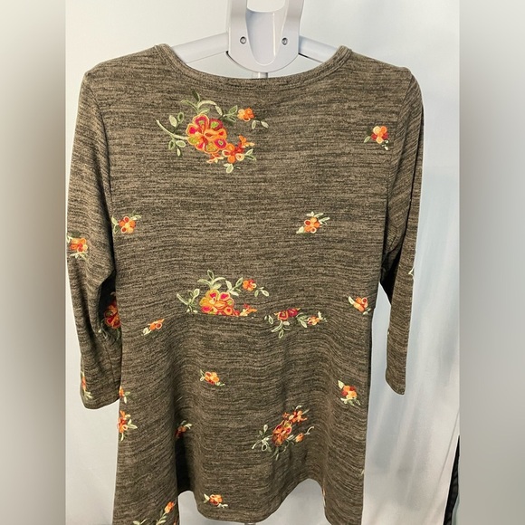 Fig and Flower Floral Embroidered Women's Top size large - Picture 8 of 10